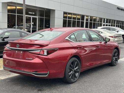 2023 Lexus ES 300h Base