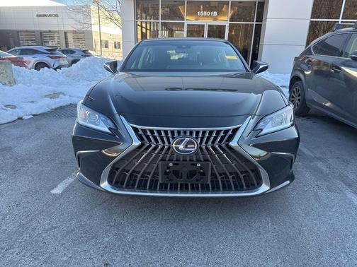 2022 Lexus ES 300h Base