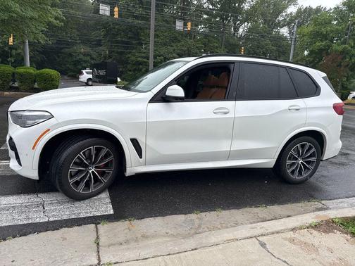 Mineral White Metallic 2021 BMW X5 xDrive40i