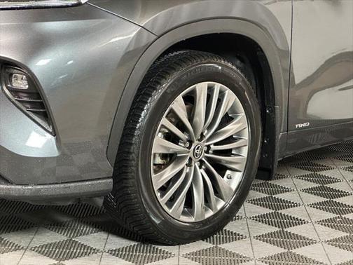 2021 Toyota Highlander Hybrid Platinum