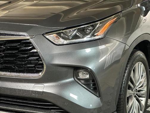 2021 Toyota Highlander Hybrid Platinum