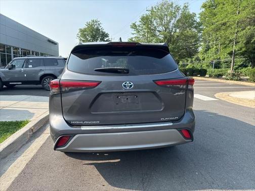 2021 Toyota Highlander Hybrid Platinum