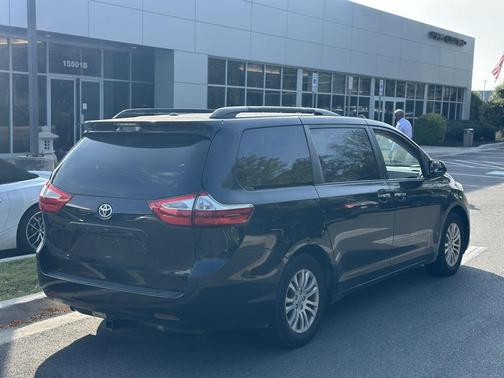 2017 Toyota Sienna XLE Premium