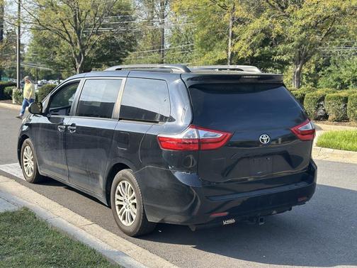2017 Toyota Sienna XLE Premium
