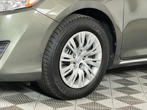 2014 Toyota Camry Hybrid LE