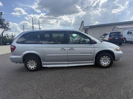 2003 Chrysler Town & Country LX
