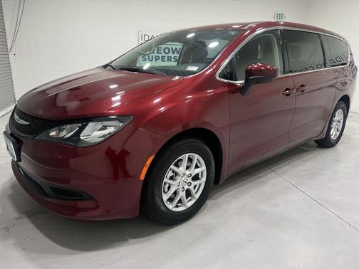 2023 Chrysler Voyager LX