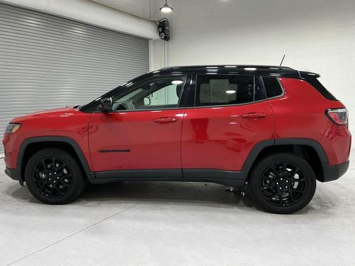 Redline Pearlcoat 2023 Jeep Compass Latitude