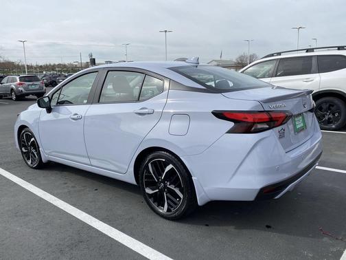 Gray Sky Pearl 2023 Nissan Versa 1.6 S