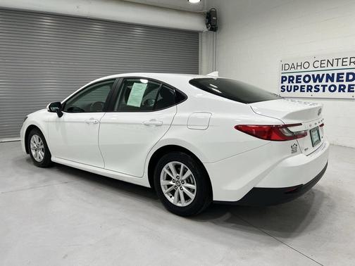Ice Cap 2025 Toyota Camry LE