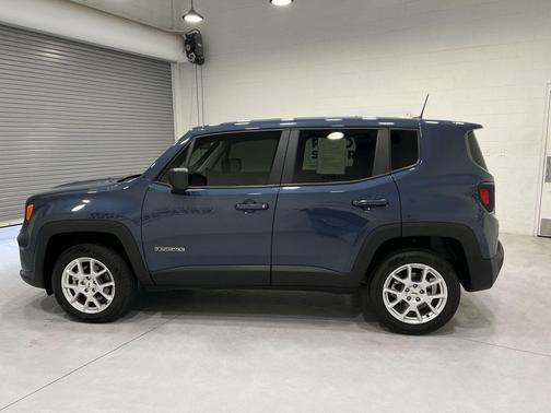 Slate Blue Pearlcoat 2023 Jeep Renegade Latitude