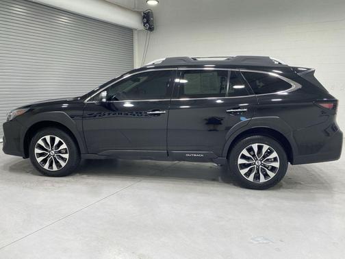 Crystal Black Silica 2025 Subaru Outback Touring XT