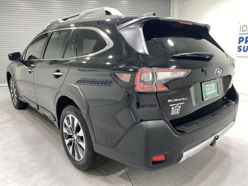 Crystal Black Silica 2025 Subaru Outback Touring XT