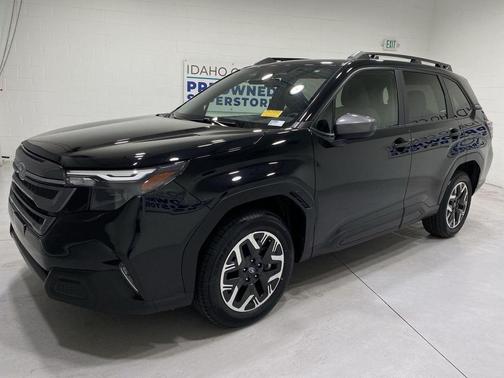 Crystal Black Silica 2025 Subaru Forester Premium