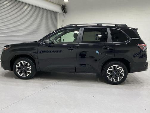Crystal Black Silica 2025 Subaru Forester Premium