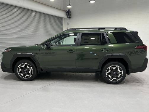 Deep Emerald Green Pearl 2026 Subaru Outback Touring