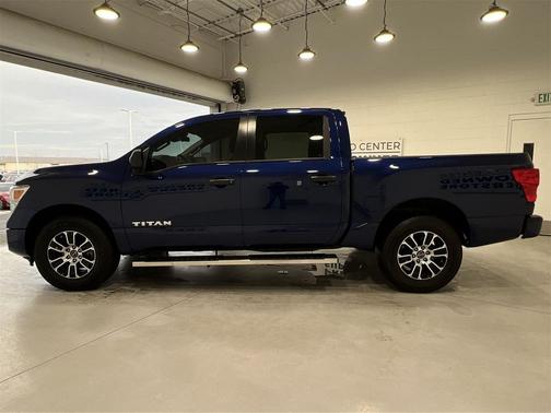 2023 Nissan Titan SV