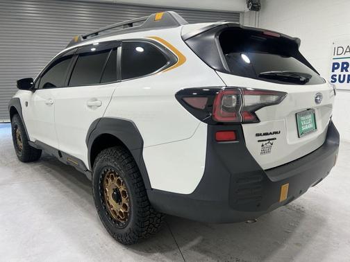 Crystal White Pearl 2024 Subaru Outback Wilderness