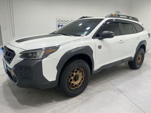 Crystal White Pearl 2024 Subaru Outback Wilderness
