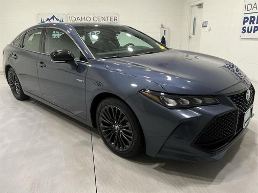 2020 Toyota Avalon Hybrid XSE