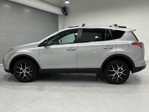 2017 Toyota RAV4 SE