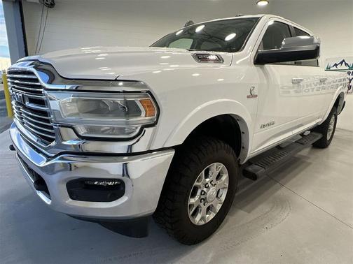 2020 RAM 2500 Laramie Crew Cab 4X4 6'4' Box