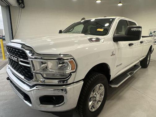 2024 RAM 3500 Big Horn Crew Cab 4x4 8' Box