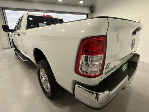2024 RAM 3500 Big Horn Crew Cab 4x4 8' Box