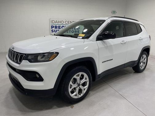 Bright White Clearcoat 2025 Jeep Compass Latitude
