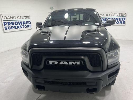 Diamond Black Crystal Pearl 2022 RAM 1500 Classic SLT