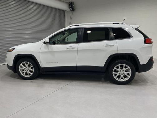 Bright White Clearcoat 2015 Jeep Cherokee Latitude