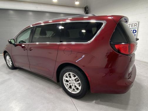 Velvet Red Pearlcoat 2020 Chrysler Voyager LXI