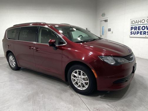 Velvet Red Pearlcoat 2020 Chrysler Voyager LXI