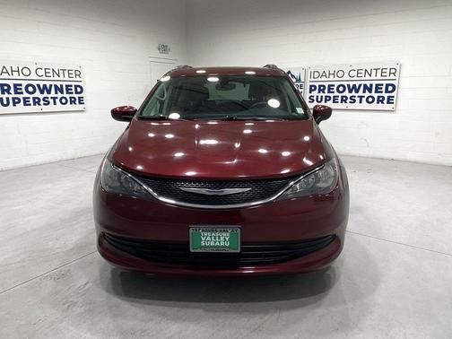 Velvet Red Pearlcoat 2020 Chrysler Voyager LXI