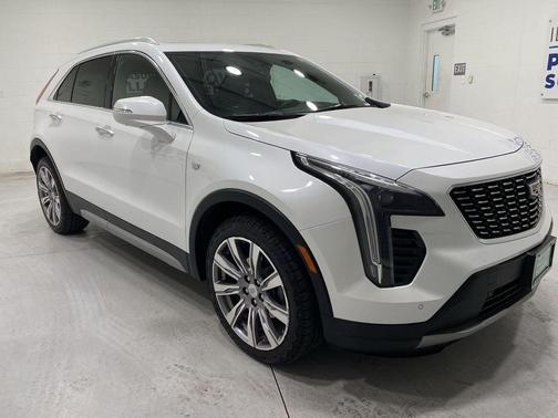 Crystal White Tricoat 2022 Cadillac XT4 Premium Luxury