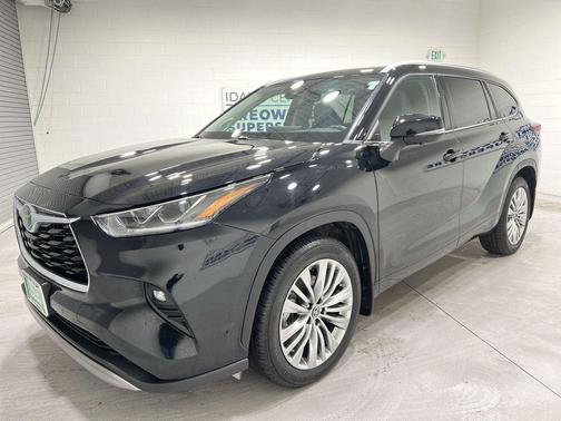 2023 Toyota Highlander Platinum