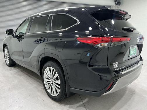 2023 Toyota Highlander Platinum