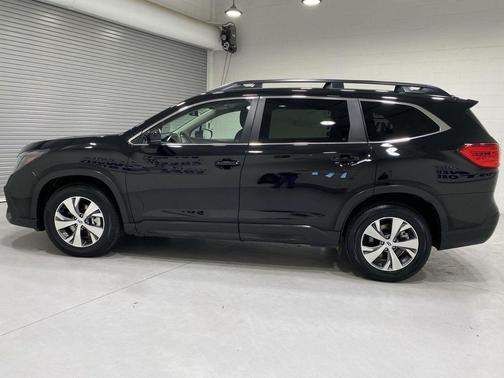 Crystal Black Silica 2025 Subaru Ascent Premium 7-Passenger