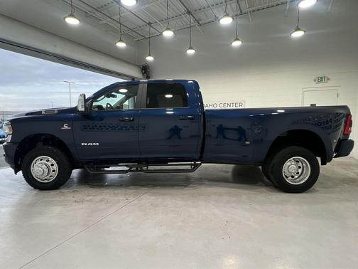2023 RAM 3500 Laramie Crew Cab 4x4 8' Box