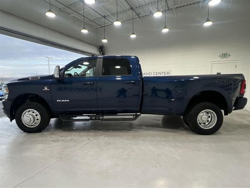 2023 RAM 3500 Laramie Crew Cab 4x4 8' Box