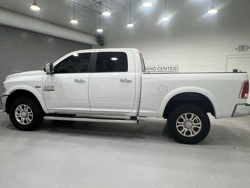 Bright White Clearcoat 2018 RAM 3500 Laramie Crew Cab 4x4 6'4' Box