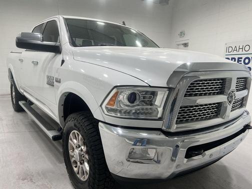 Bright White Clearcoat 2018 RAM 3500 Laramie Crew Cab 4x4 6'4' Box