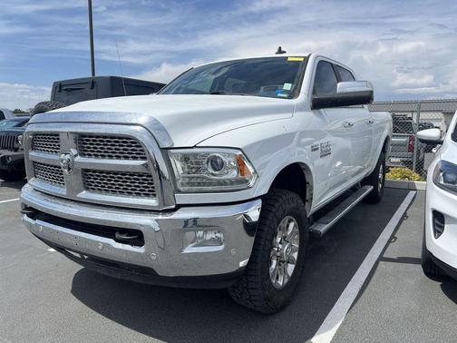 Bright White Clearcoat 2018 RAM 3500 Laramie Crew Cab 4x4 6'4' Box