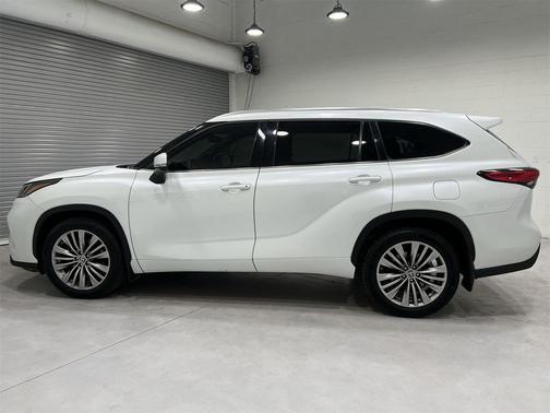 2023 Toyota Highlander Platinum