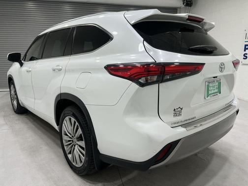 2023 Toyota Highlander Platinum