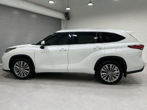 2023 Toyota Highlander Platinum