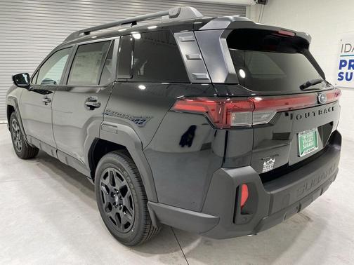 Crystal Black Silica 2026 Subaru Outback Limited