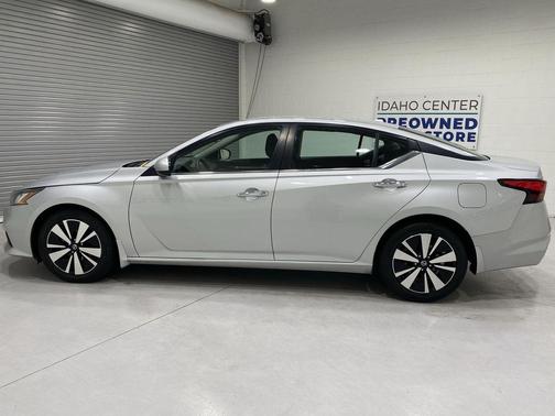 Brilliant Silver Metallic 2022 Nissan Altima 2.5 SV