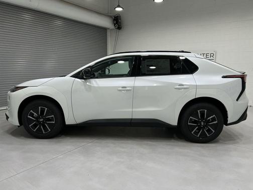 Cosmic White Pearl 2026 Subaru Solterra Premium