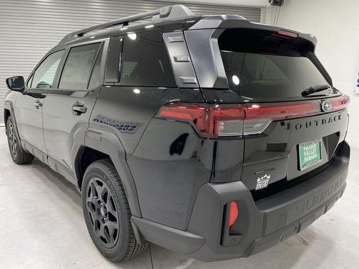 Crystal Black Silica 2026 Subaru Outback Limited